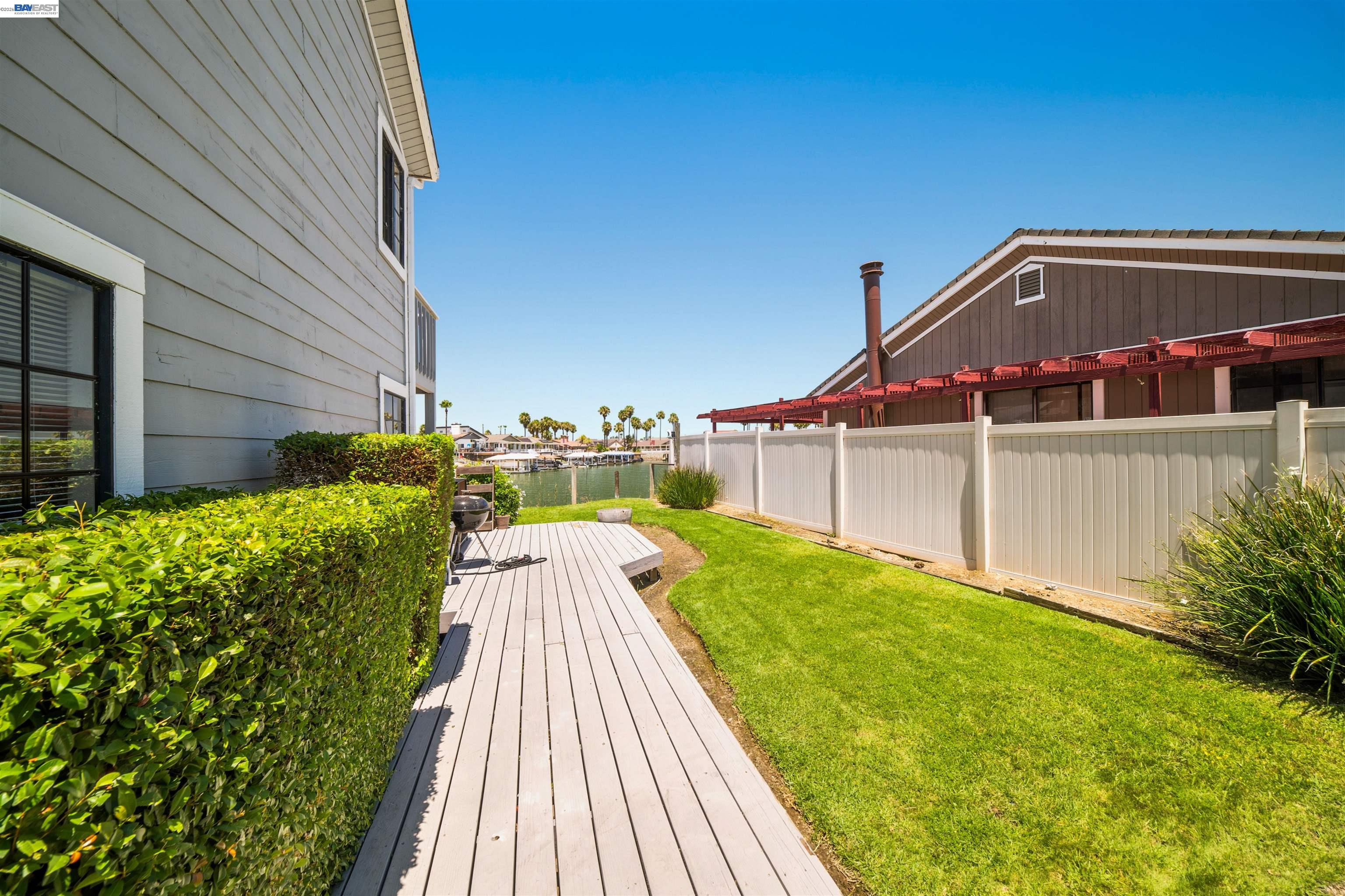 5585 Marlin Dr