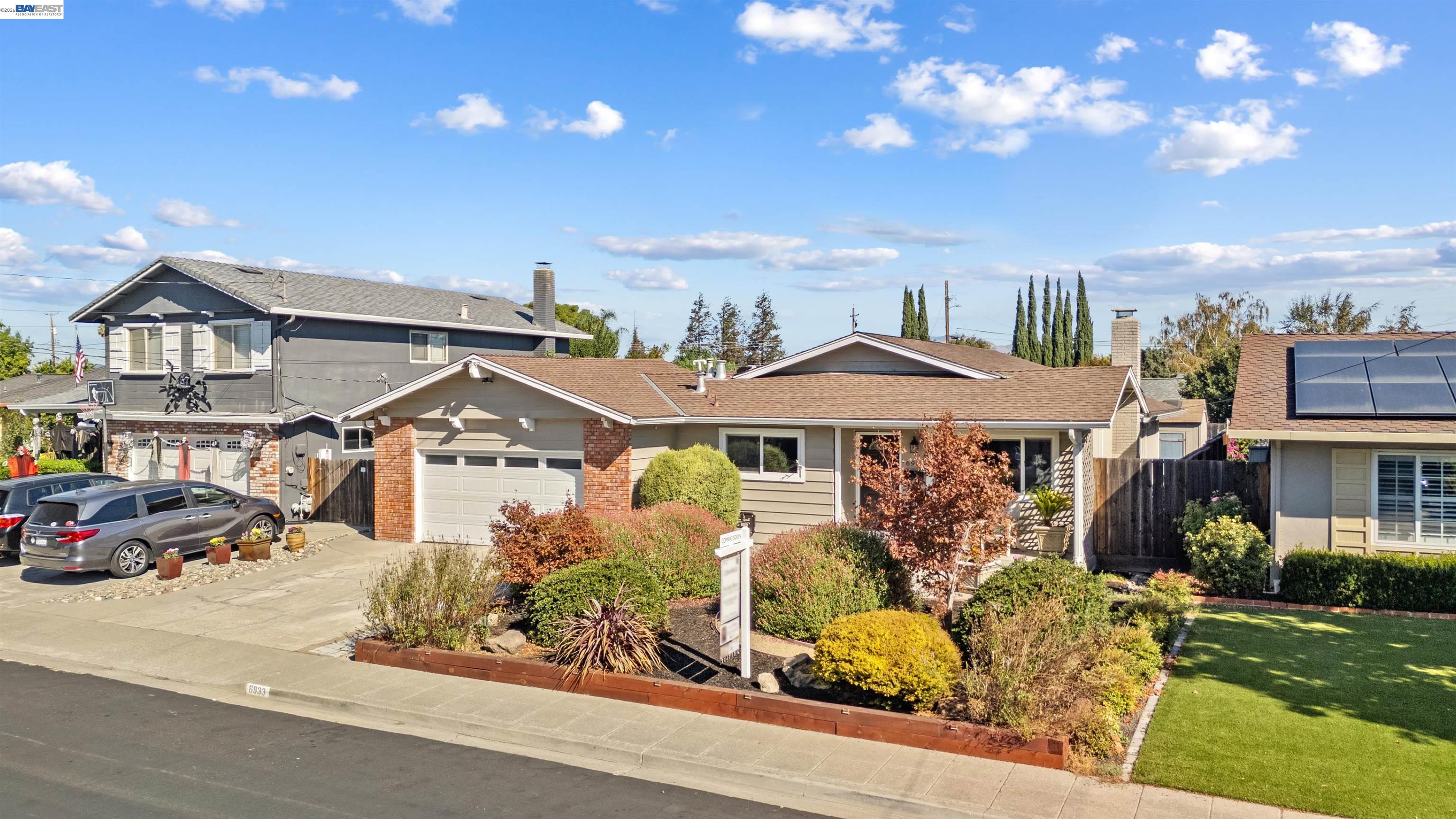 6933 Cedar Ln