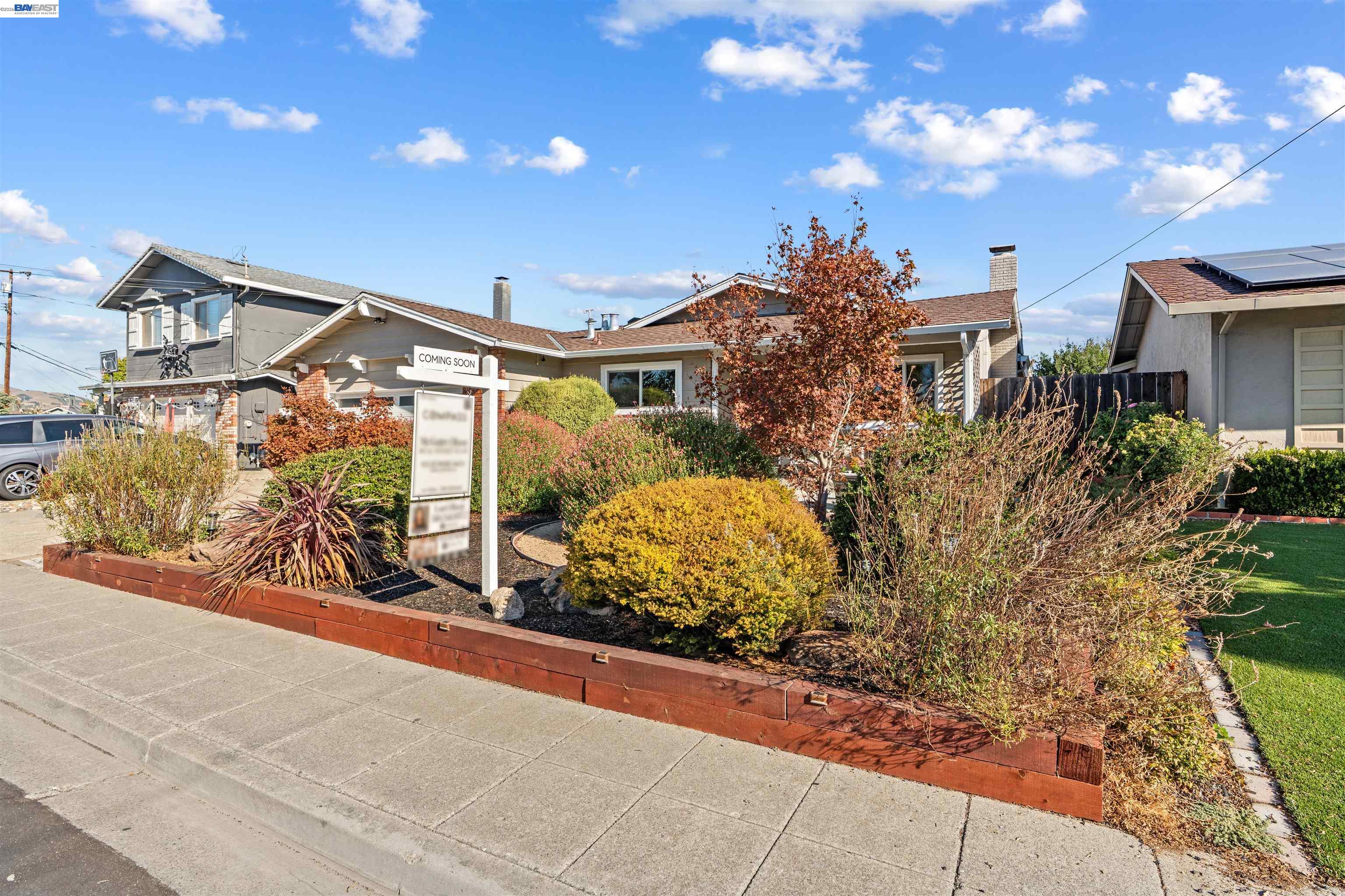 6933 Cedar Ln