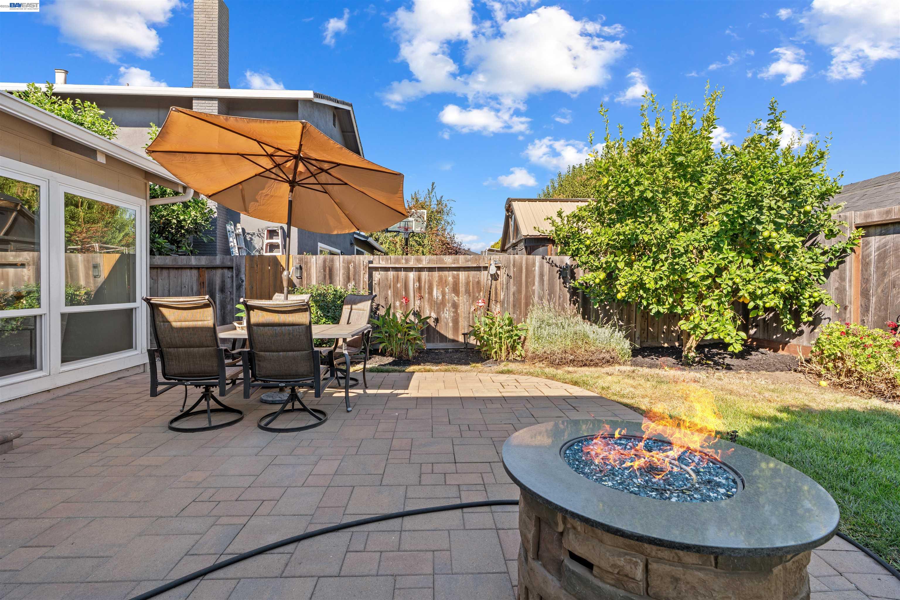 6933 Cedar Ln