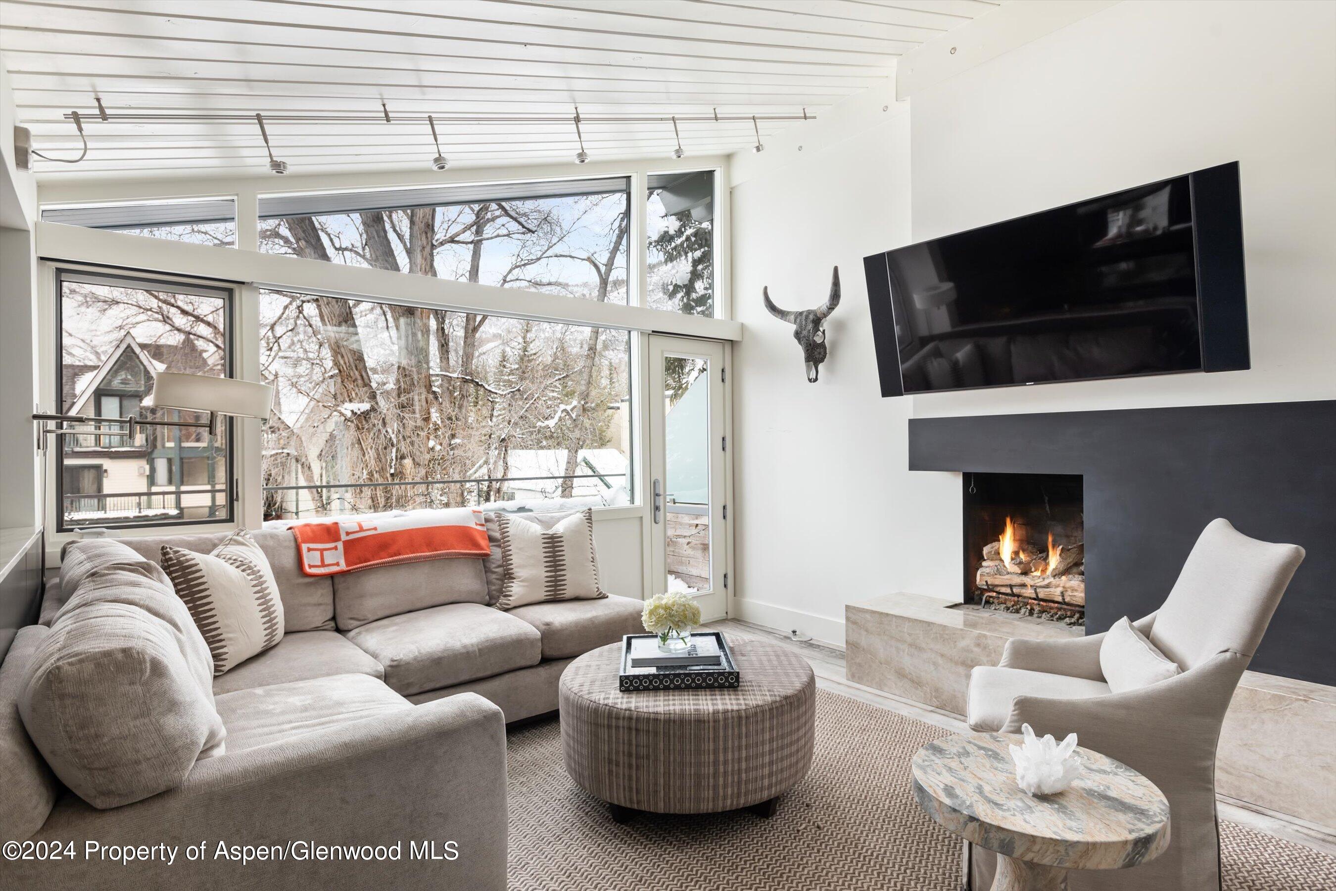1001 E Cooper Avenue, 2