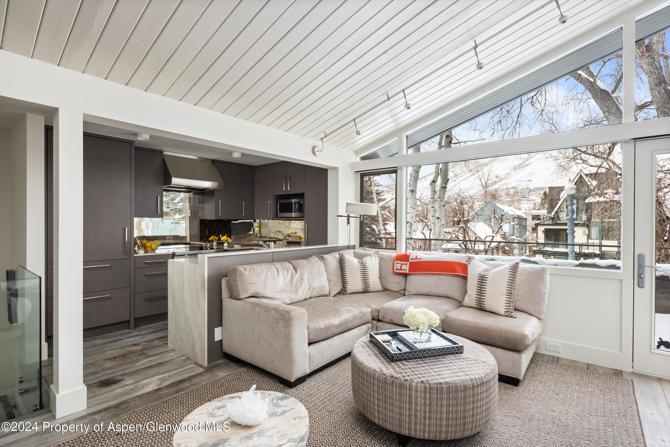 1001 E Cooper Avenue, 2