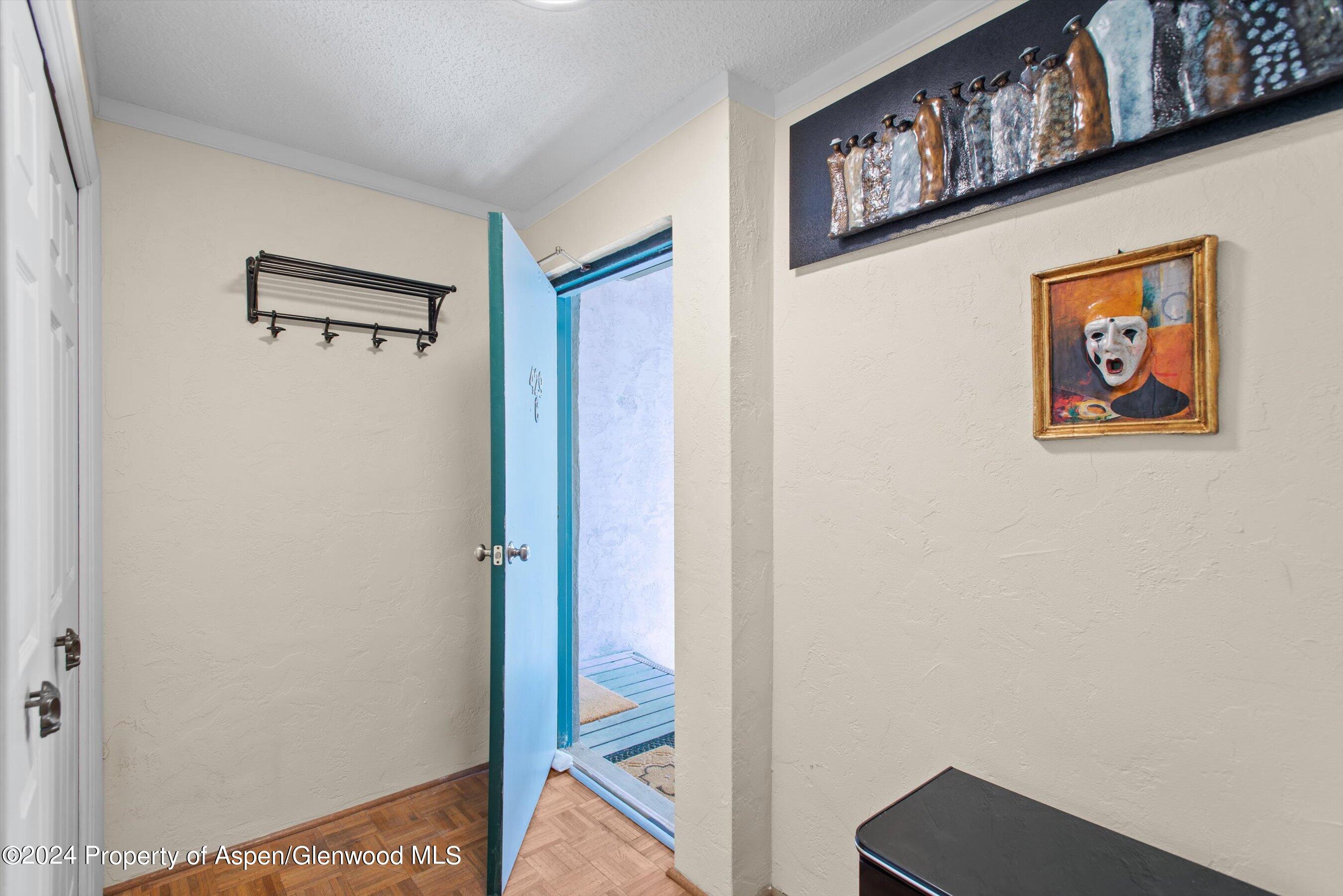 425 Park Circle, C3