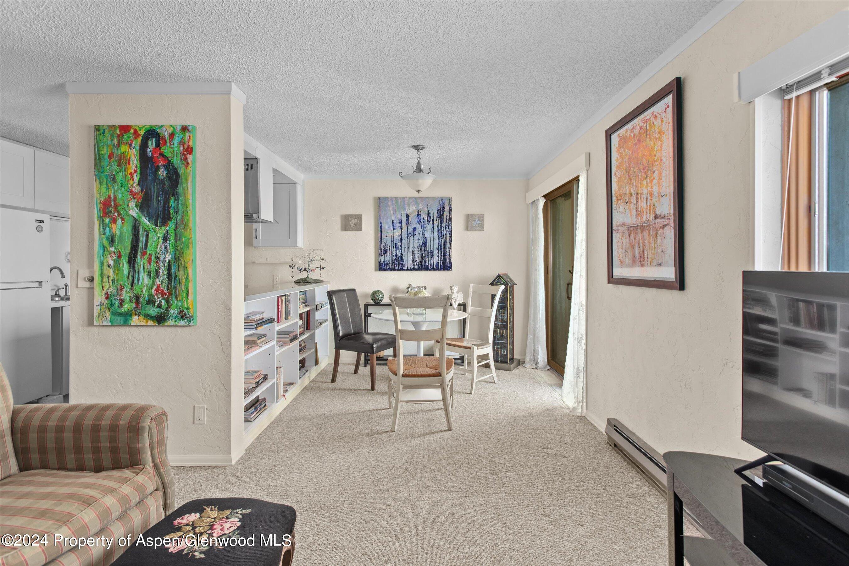 425 Park Circle, C3