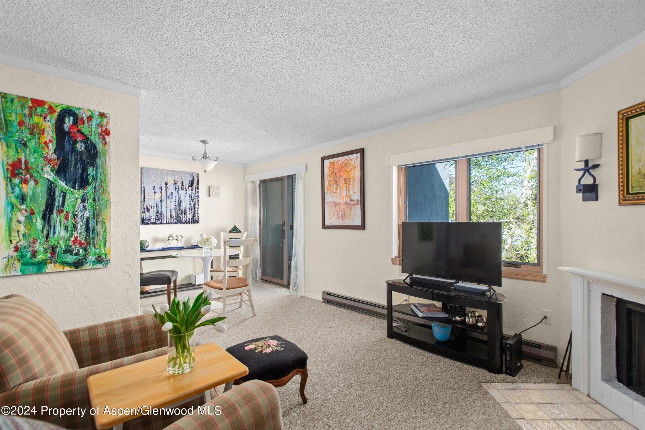 425 Park Circle, C3