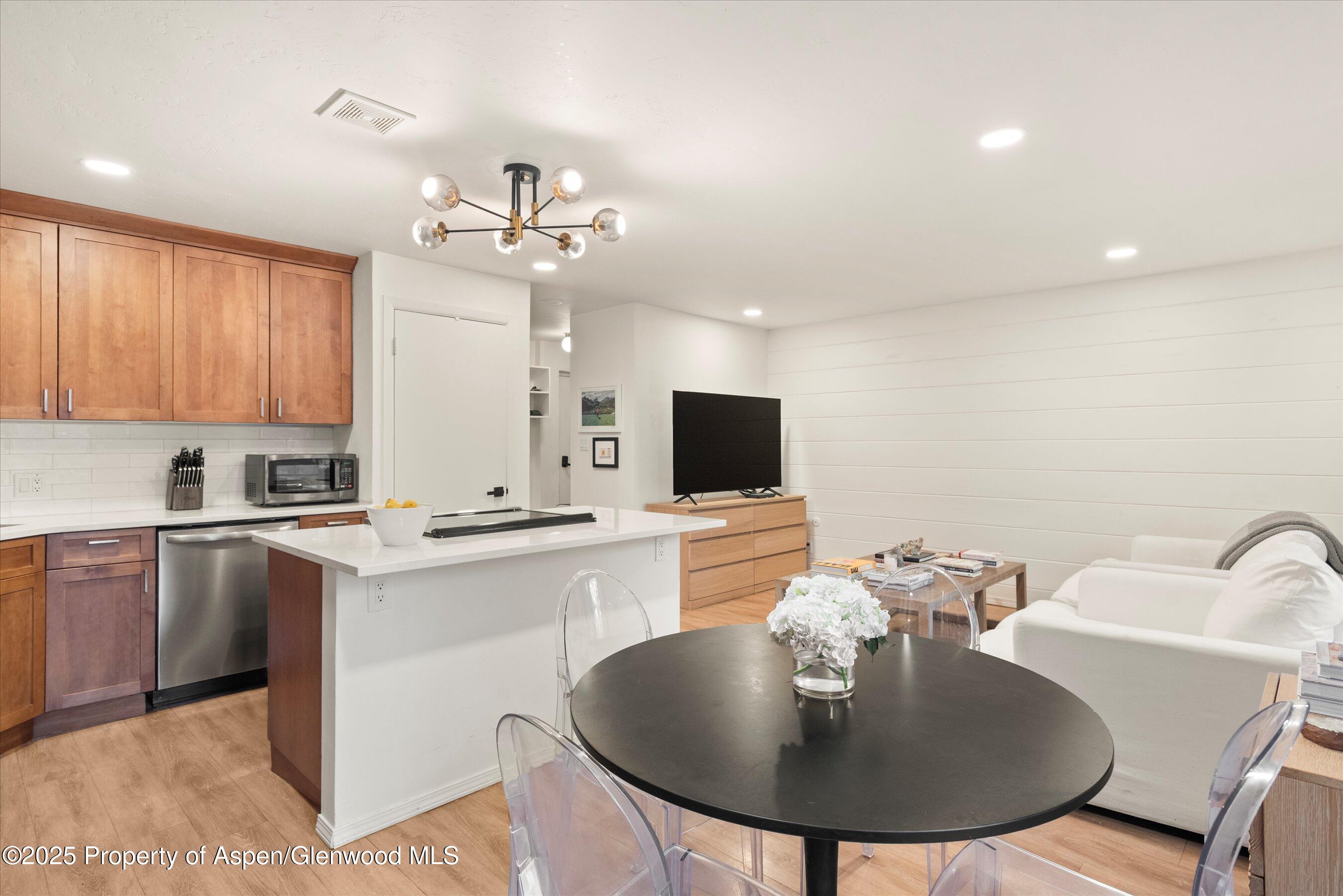 425 Park Circle A2