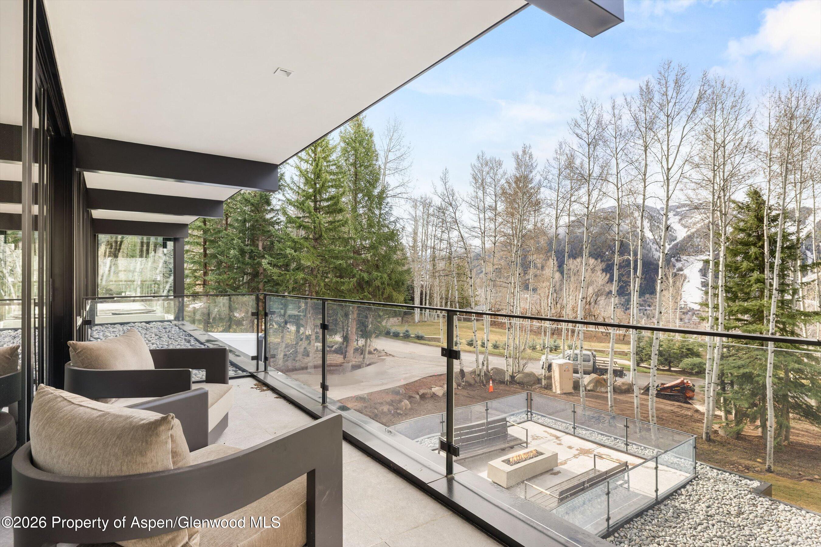 323 E Reds Road