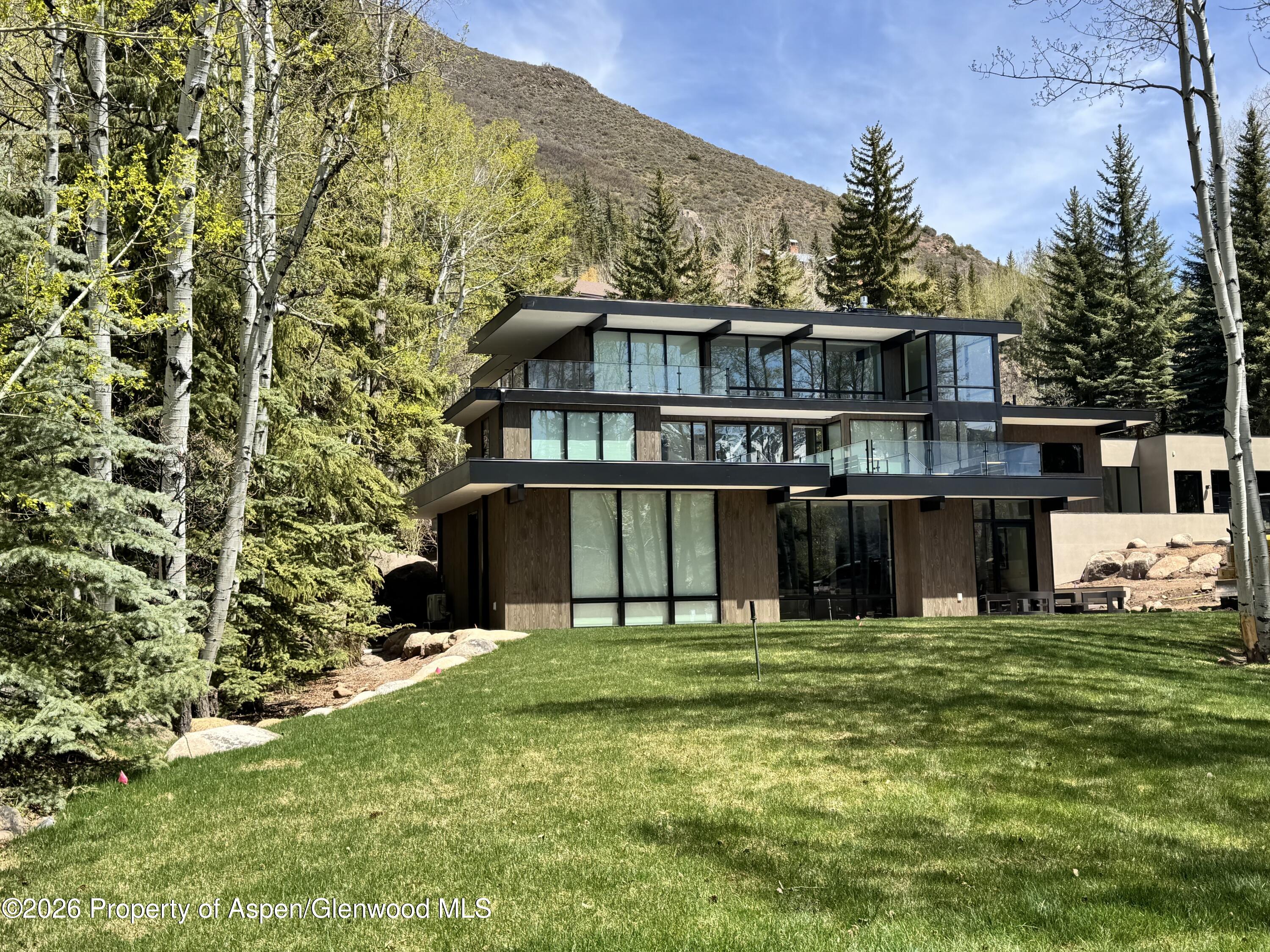 323 E Reds Road