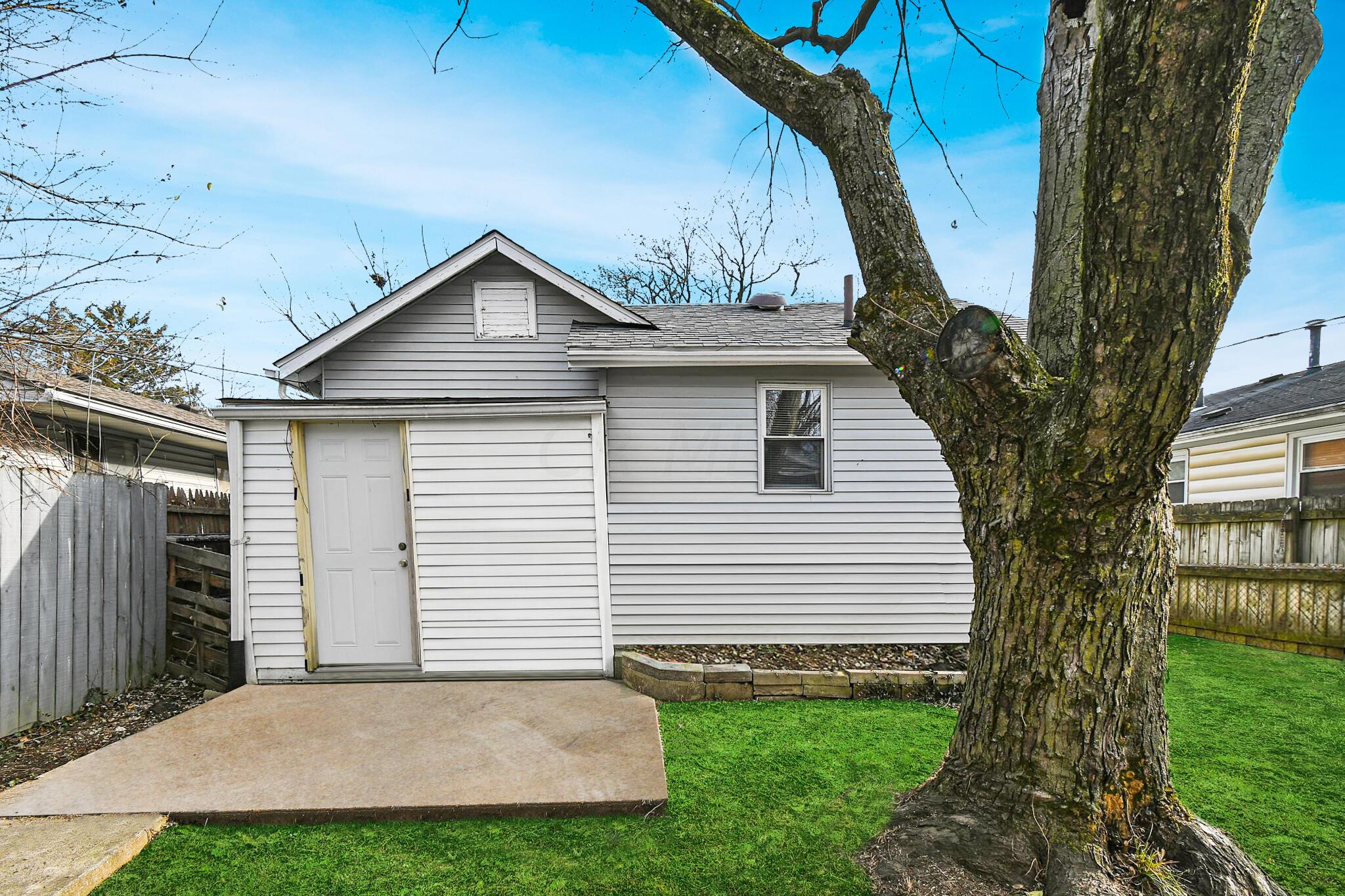 3093 Grasmere Avenue