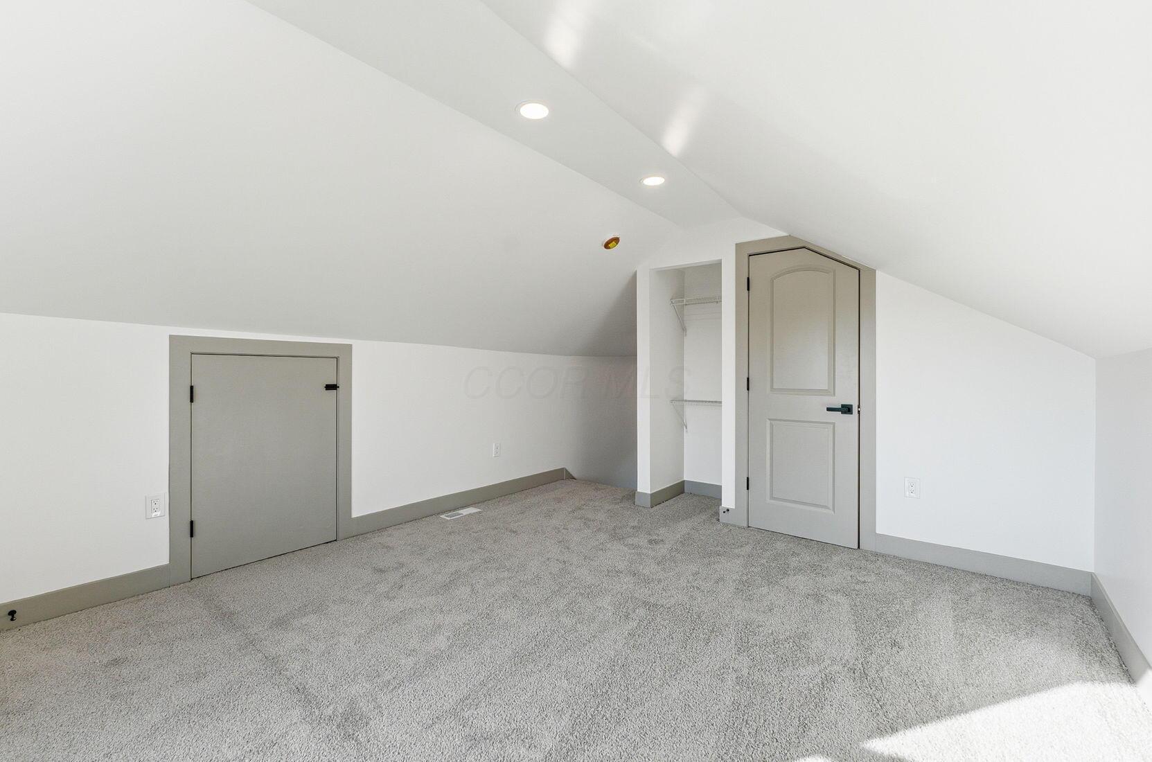 975 Carpenter Street