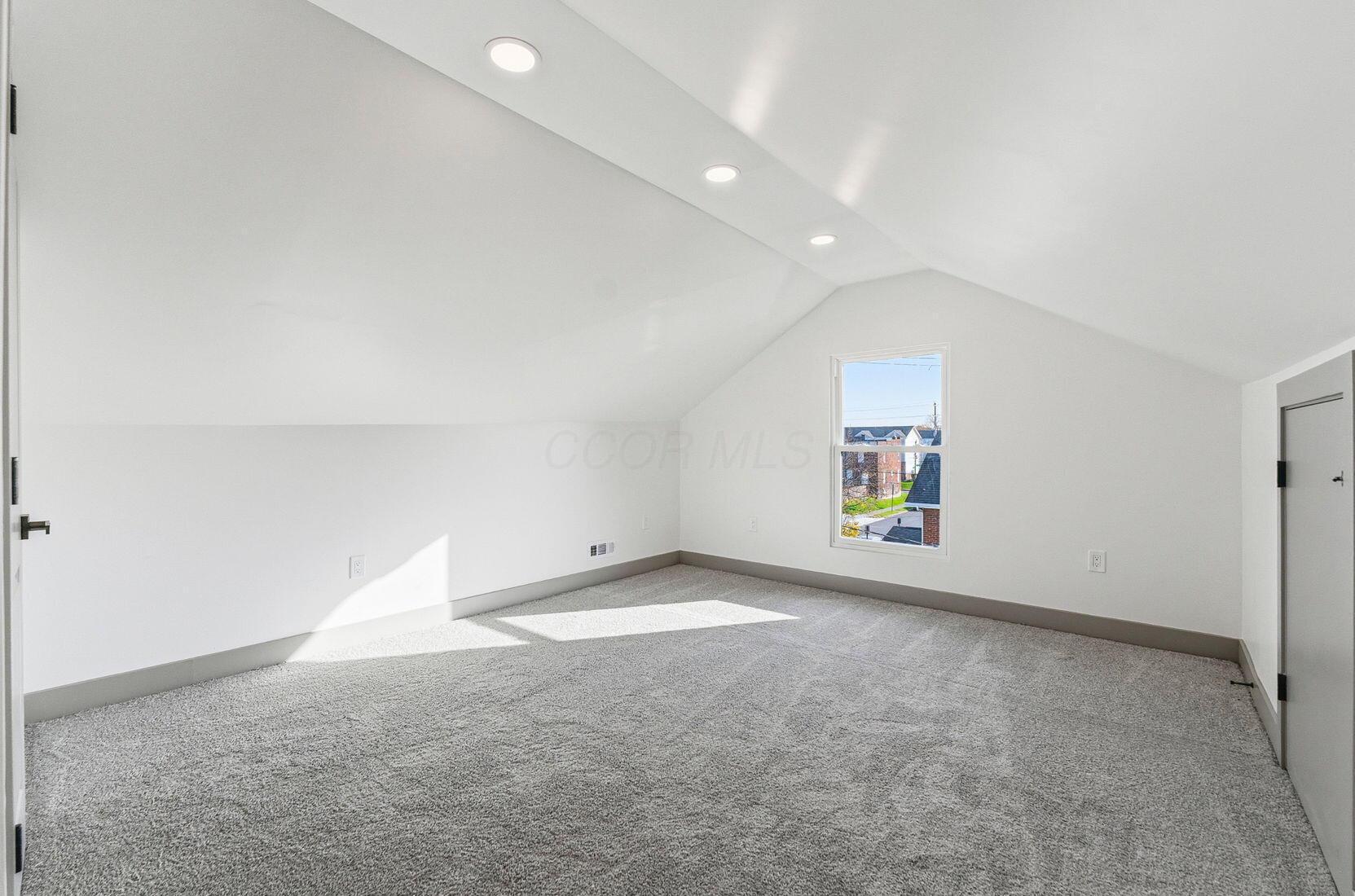 975 Carpenter Street