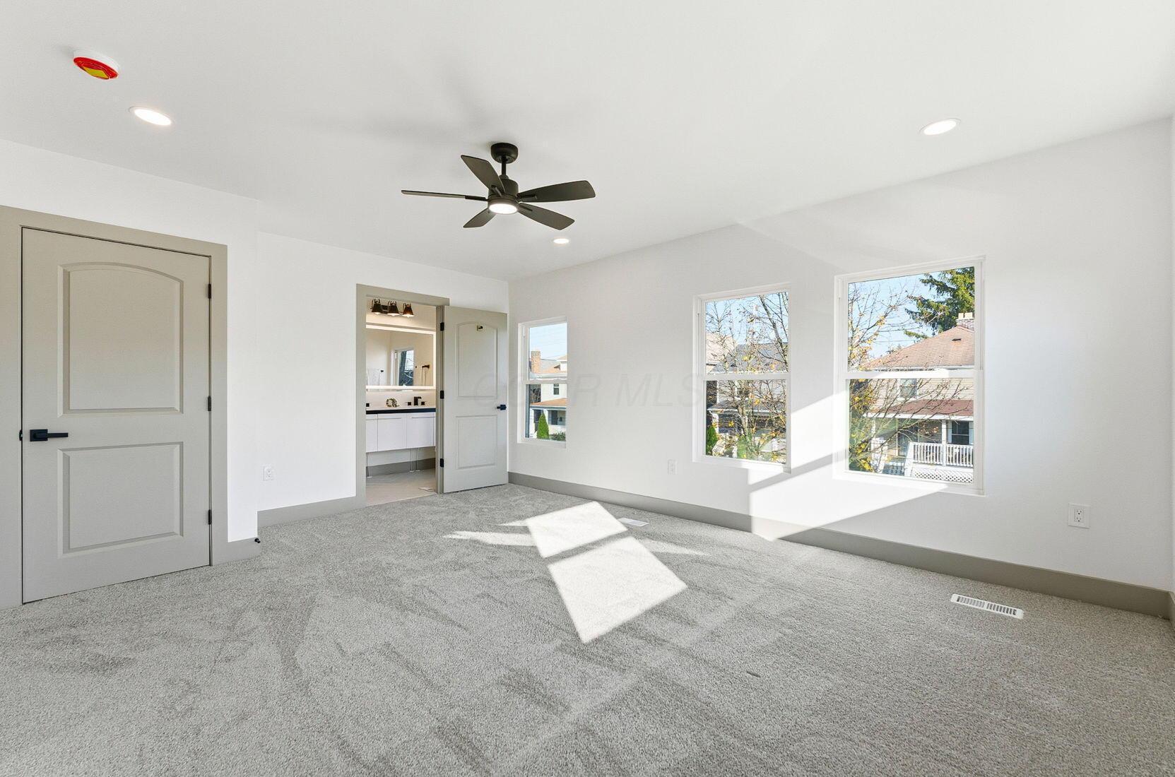 975 Carpenter Street