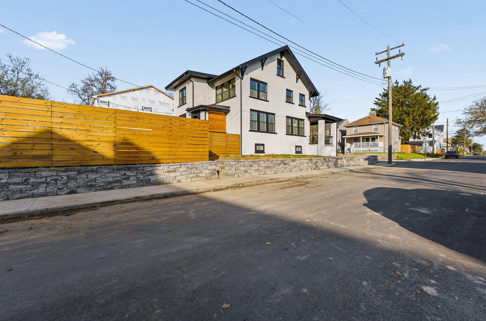 975 Carpenter Street