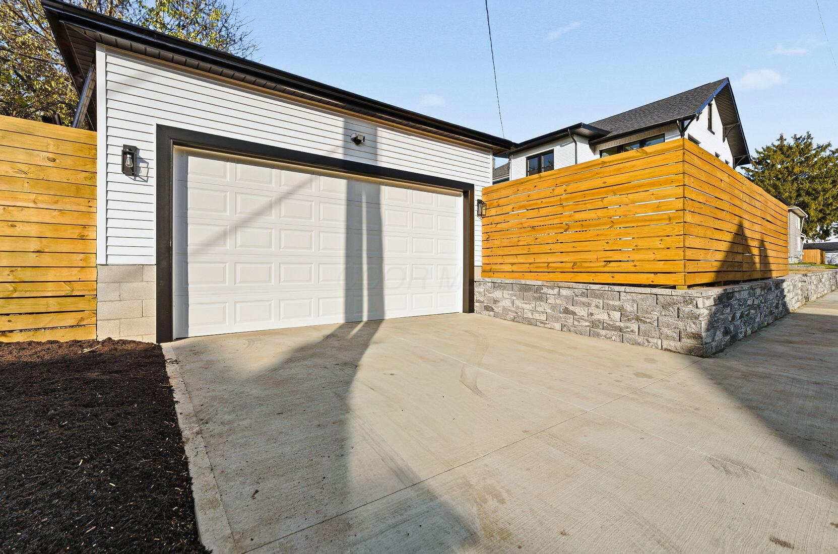 975 Carpenter Street