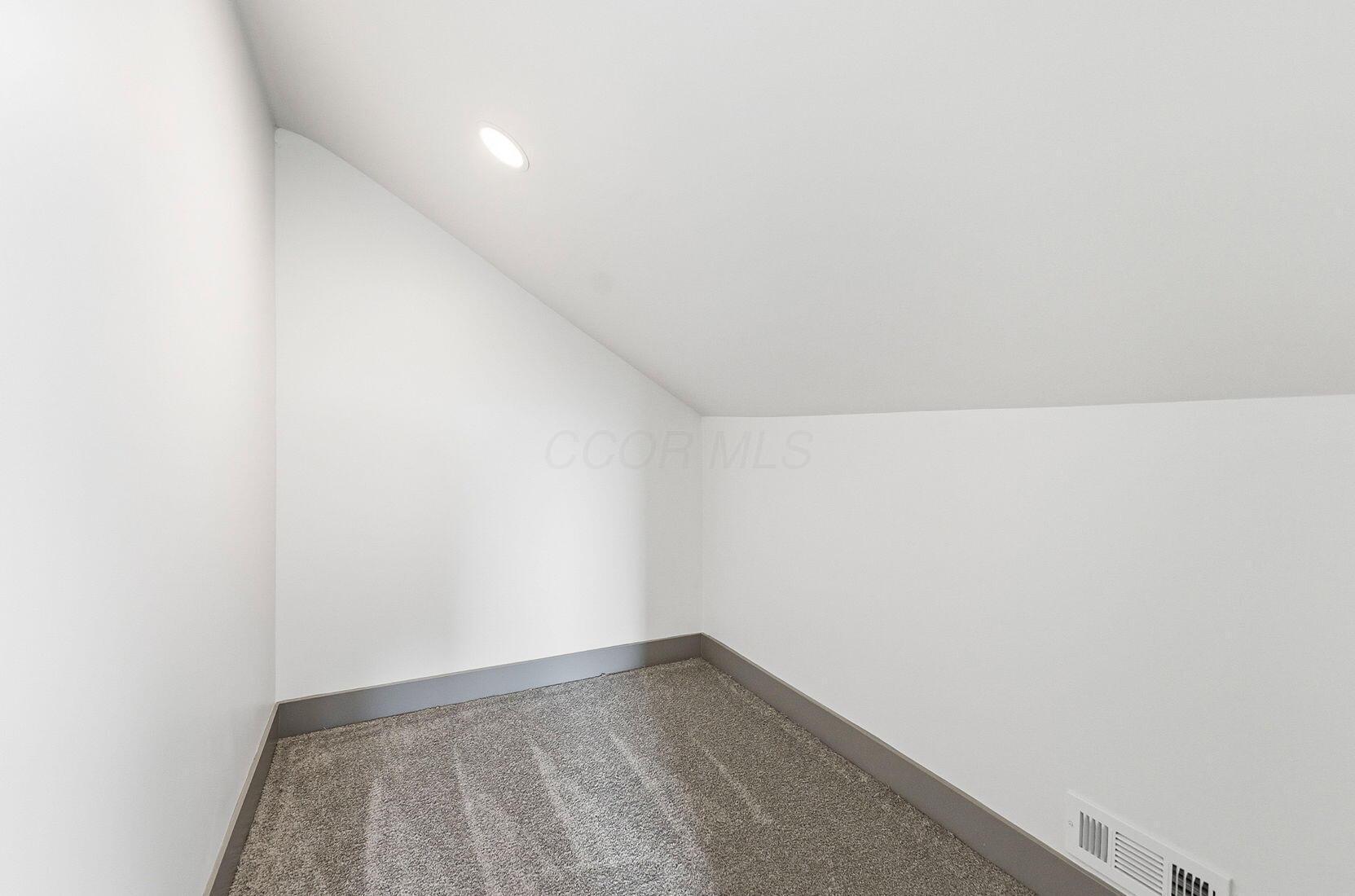 975 Carpenter Street