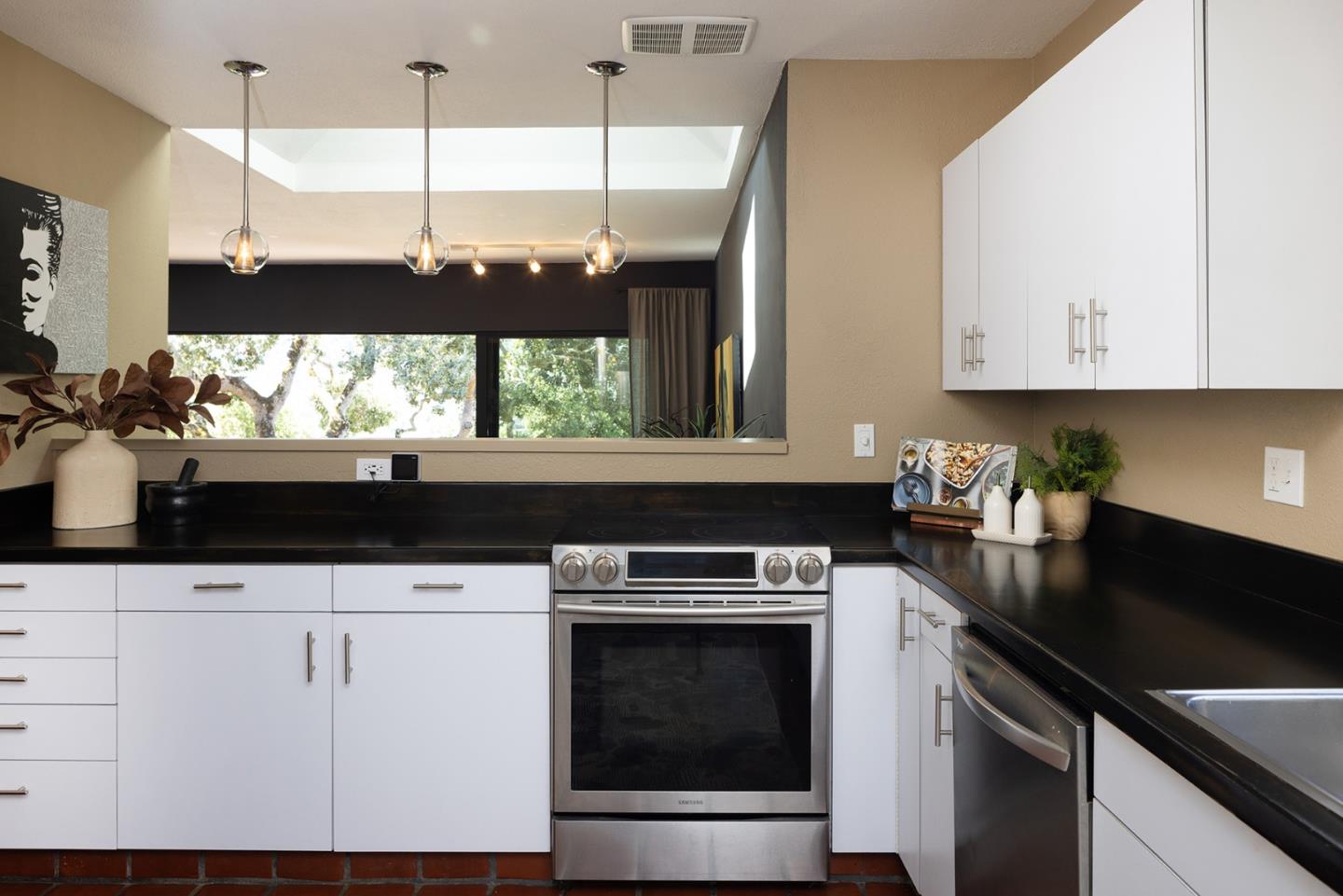 15270 Via Los Tulares