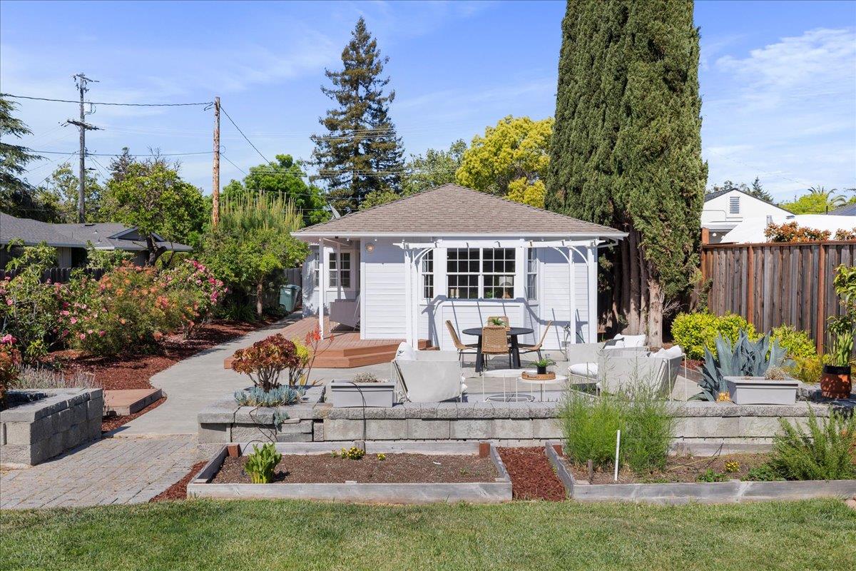 244 Hillview Avenue