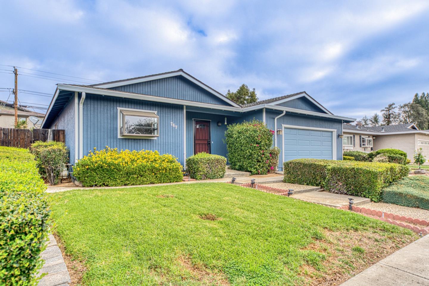 767 La Alondra Way