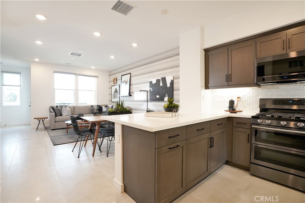 2217 W Orange 11