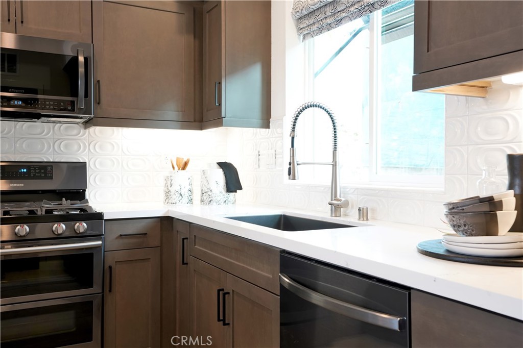 2217 W Orange 11