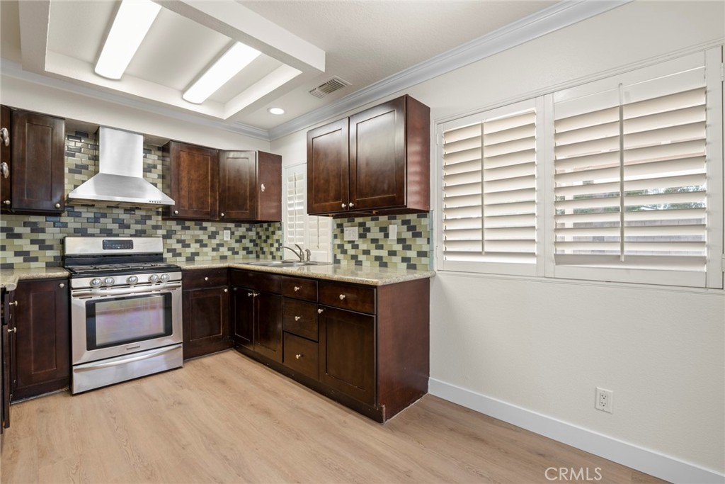 2405 Highland Pines