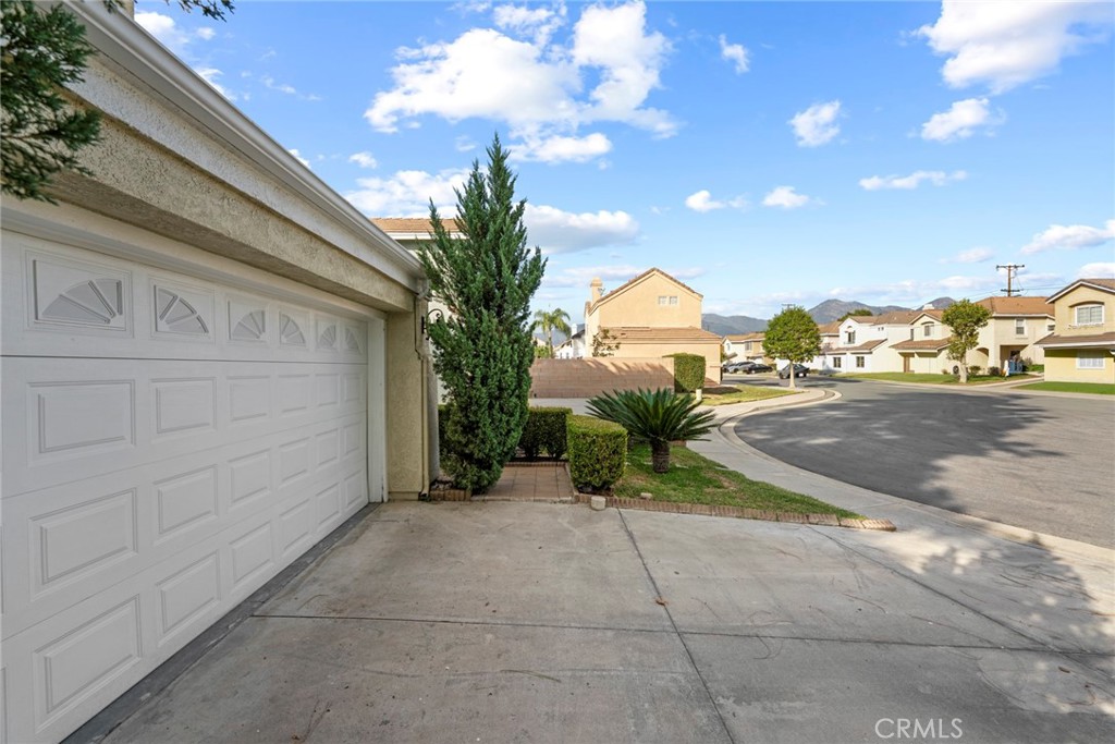 2405 Highland Pines