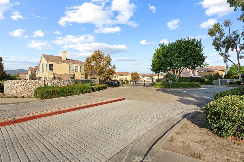 2405 Highland Pines