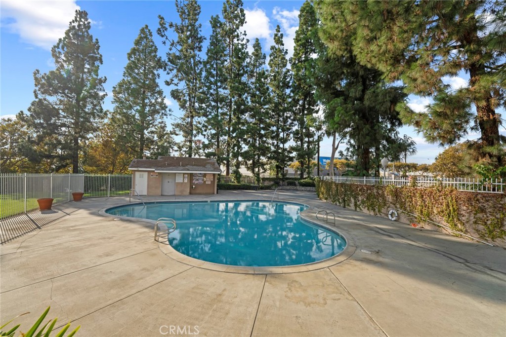 2405 Highland Pines