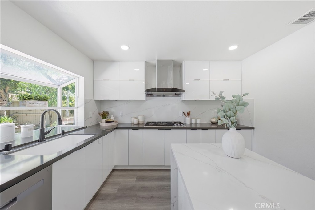 158 N Thistle