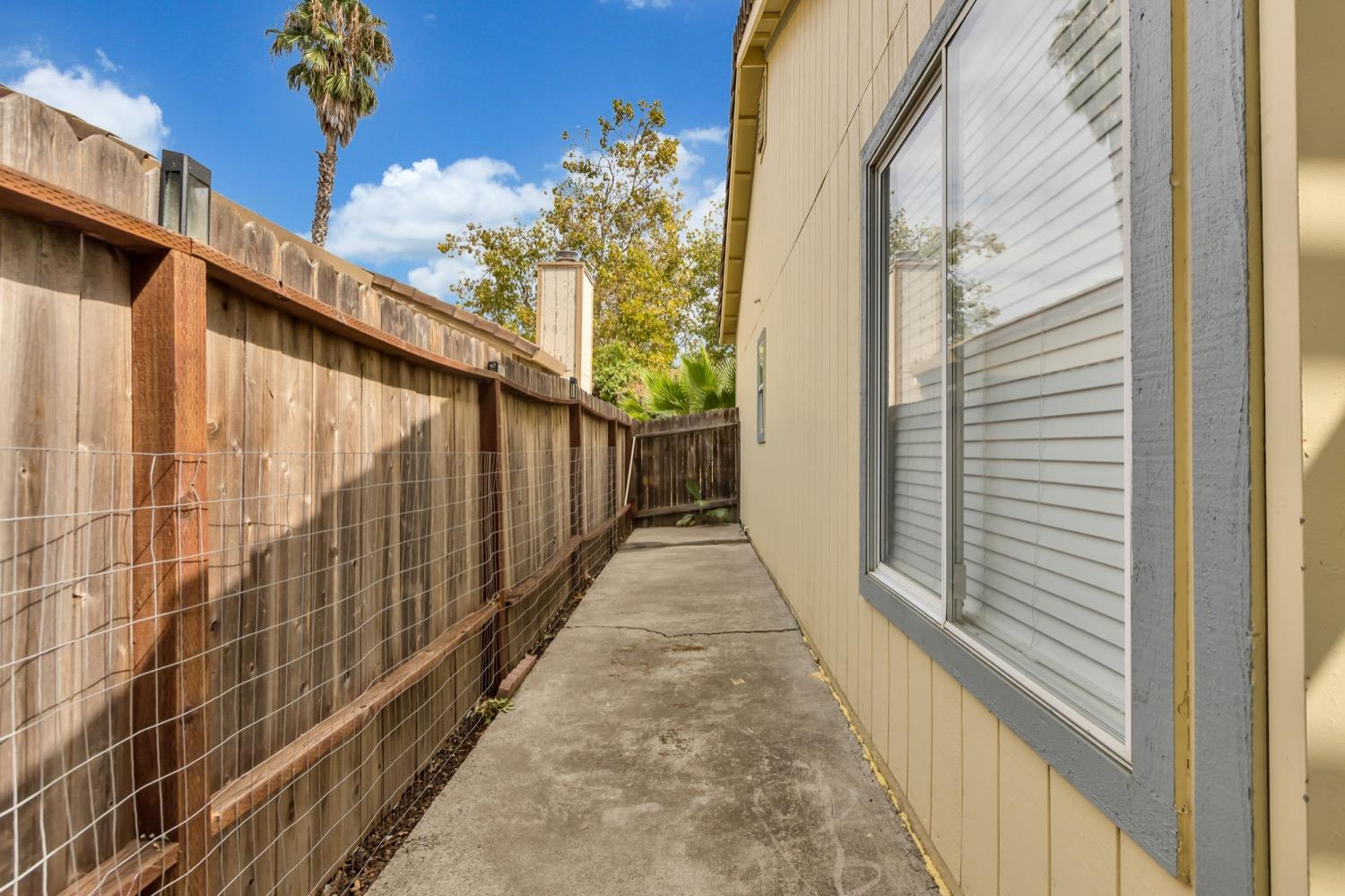 9148 LAGUNA CENTER Circle