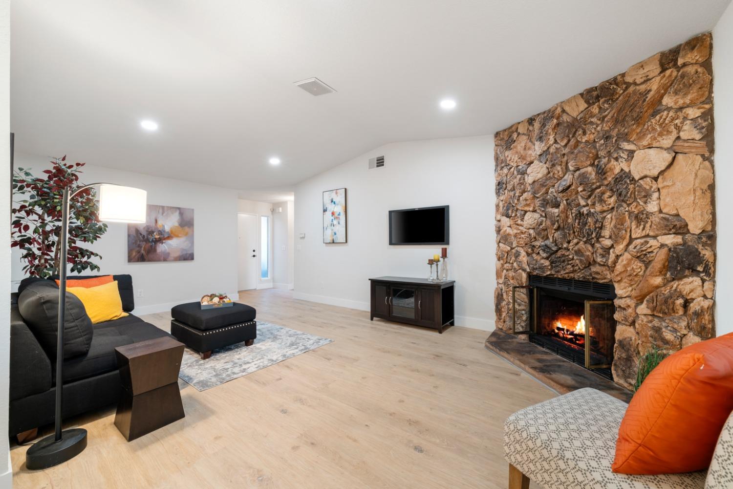 8321 Summer Sunset Drive