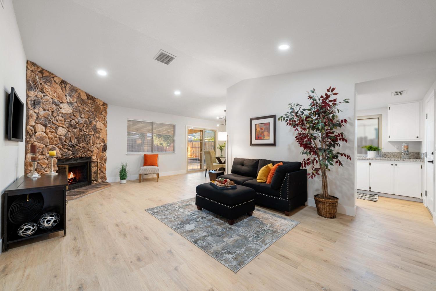 8321 Summer Sunset Drive