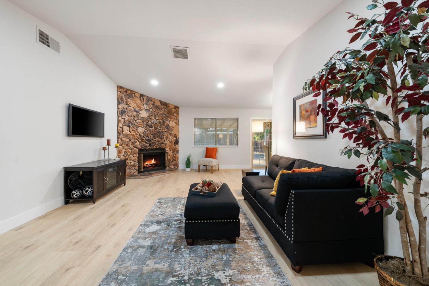 8321 Summer Sunset Drive