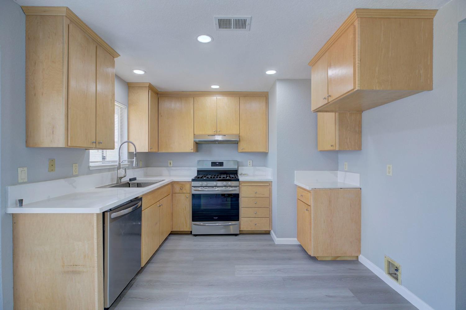 7962 Cresentdale Way