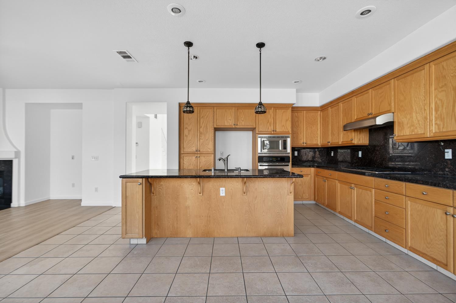 5914 SILVEROAK Circle