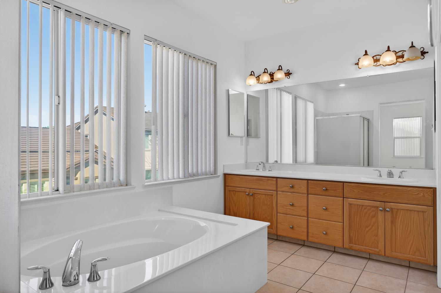 5914 SILVEROAK Circle