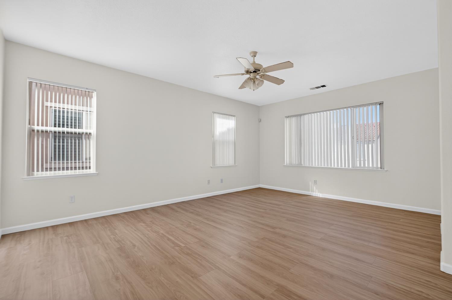 5914 SILVEROAK Circle