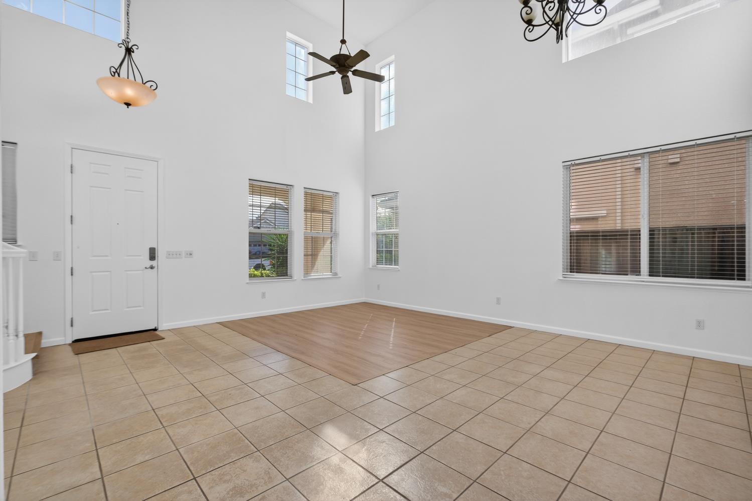 5914 SILVEROAK Circle