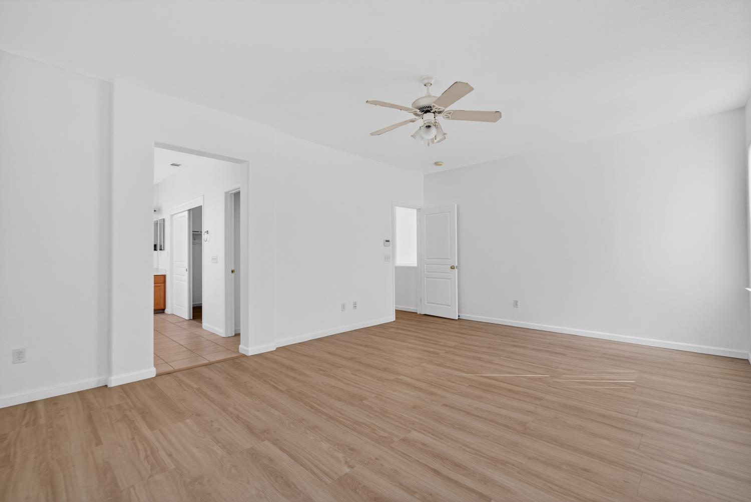 5914 SILVEROAK Circle