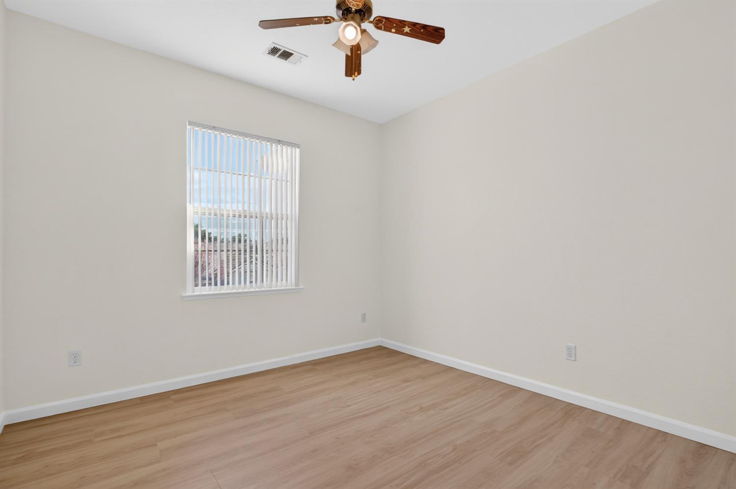 5914 SILVEROAK Circle