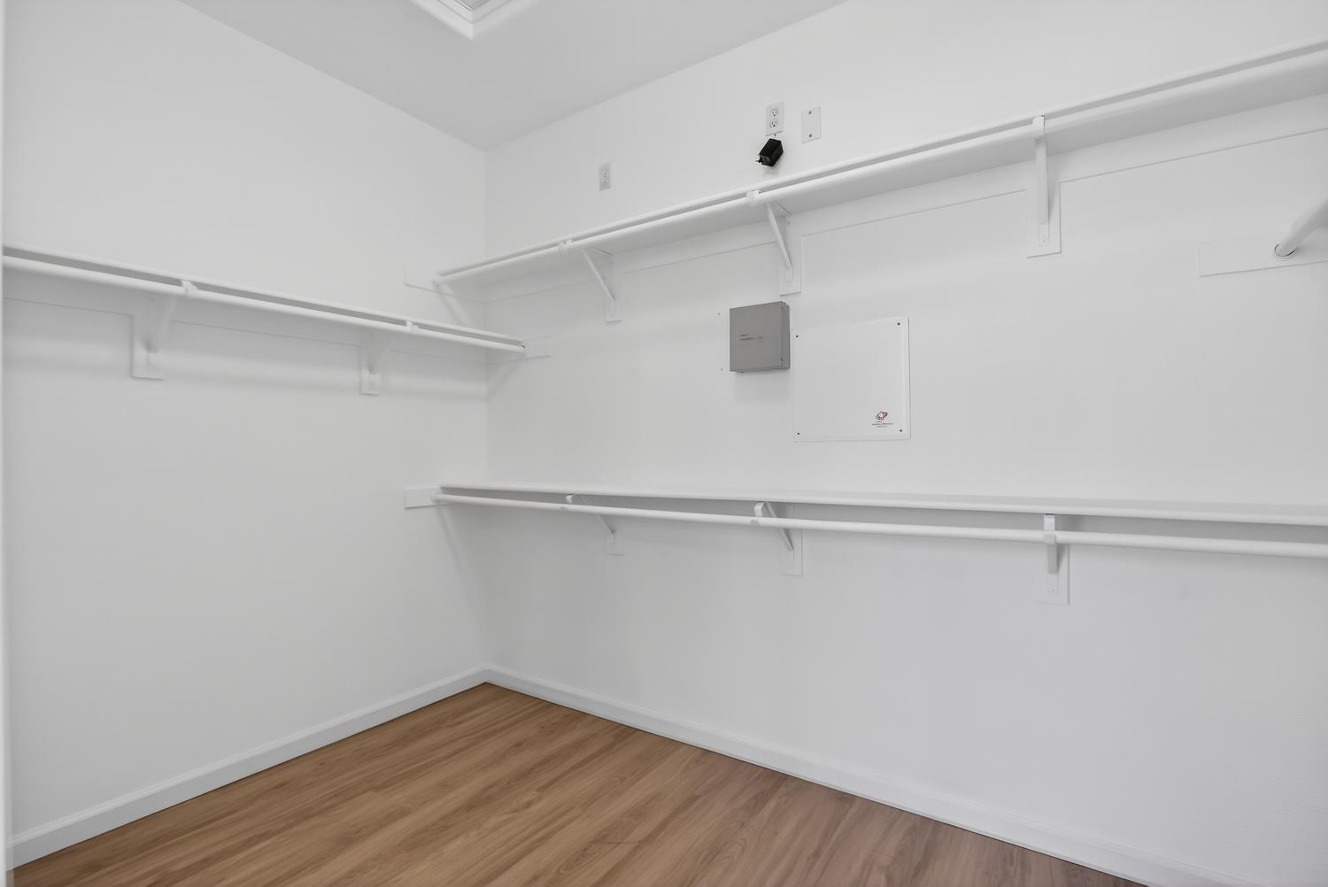 5914 SILVEROAK Circle