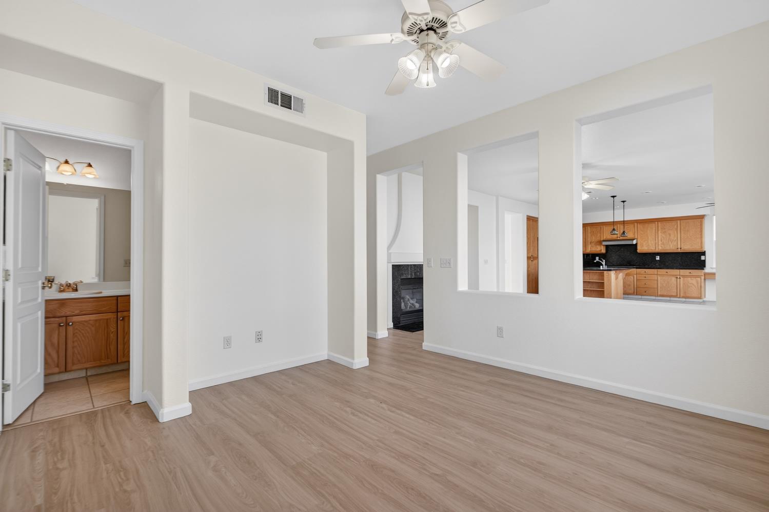 5914 SILVEROAK Circle