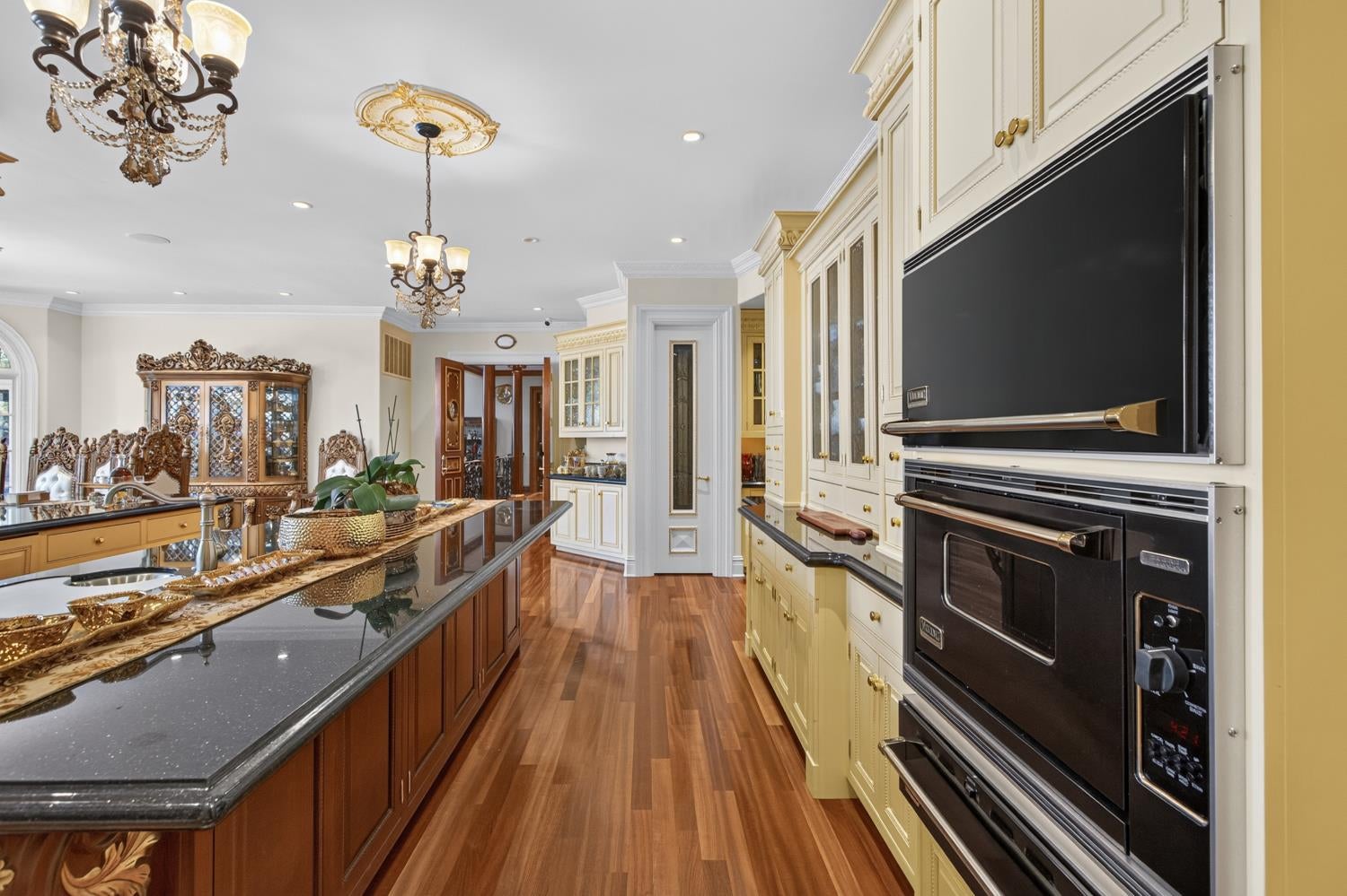 5021 JARDIN Lane