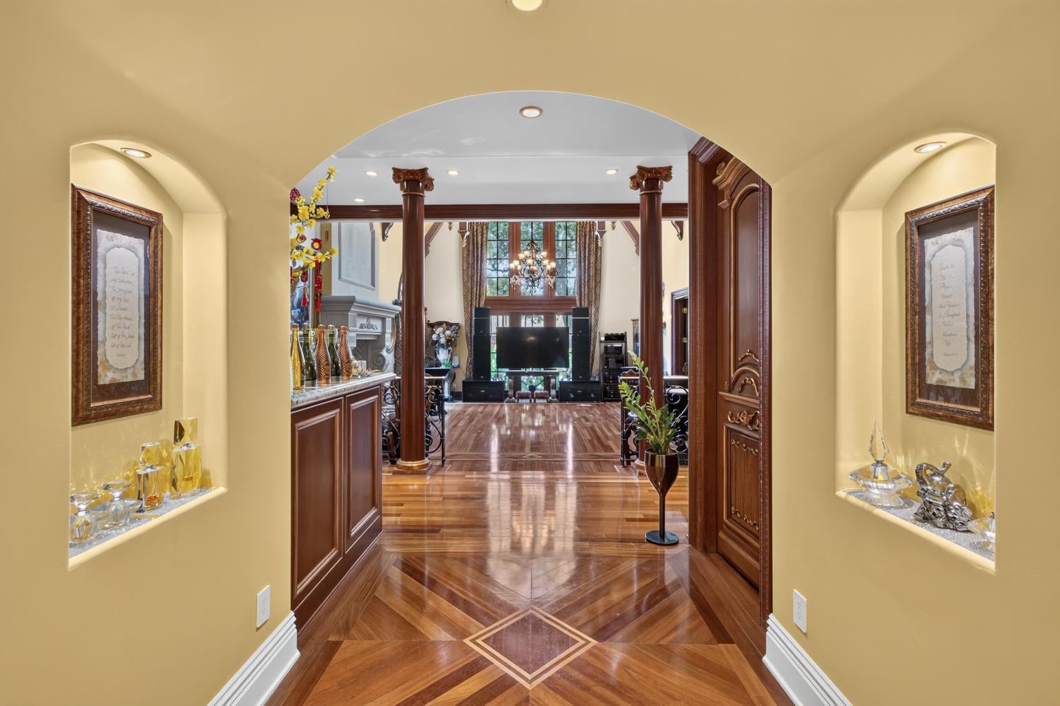 5021 JARDIN Lane