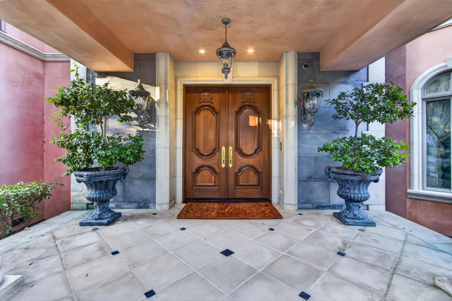 5021 JARDIN Lane