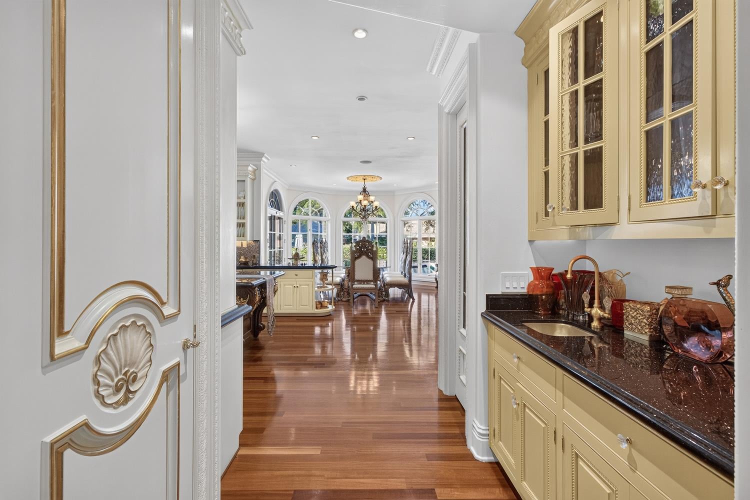 5021 JARDIN Lane