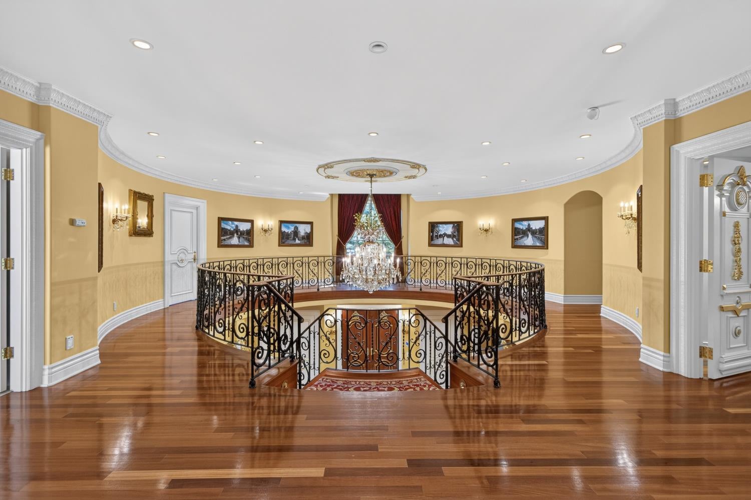 5021 JARDIN Lane