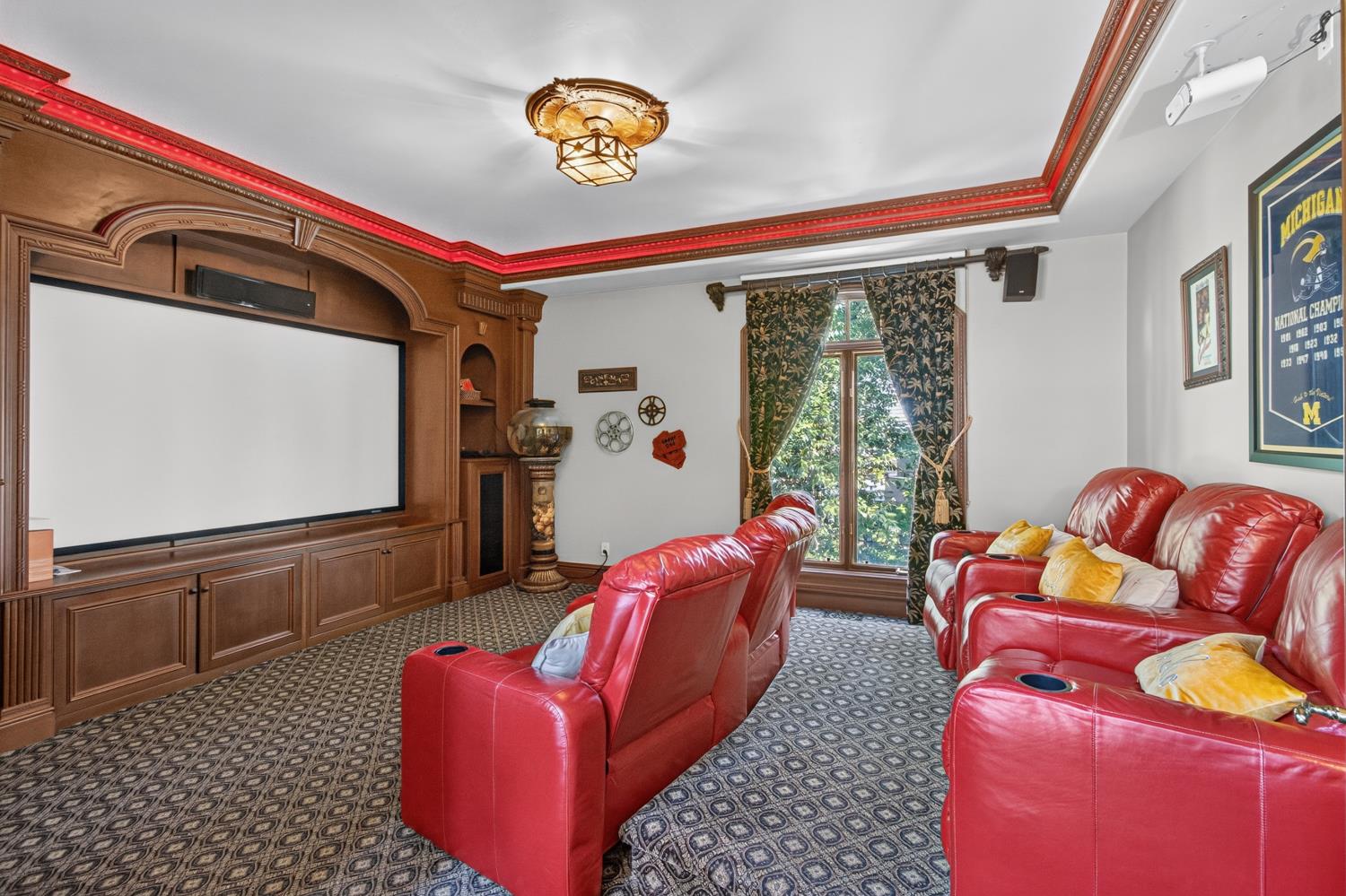 5021 JARDIN Lane