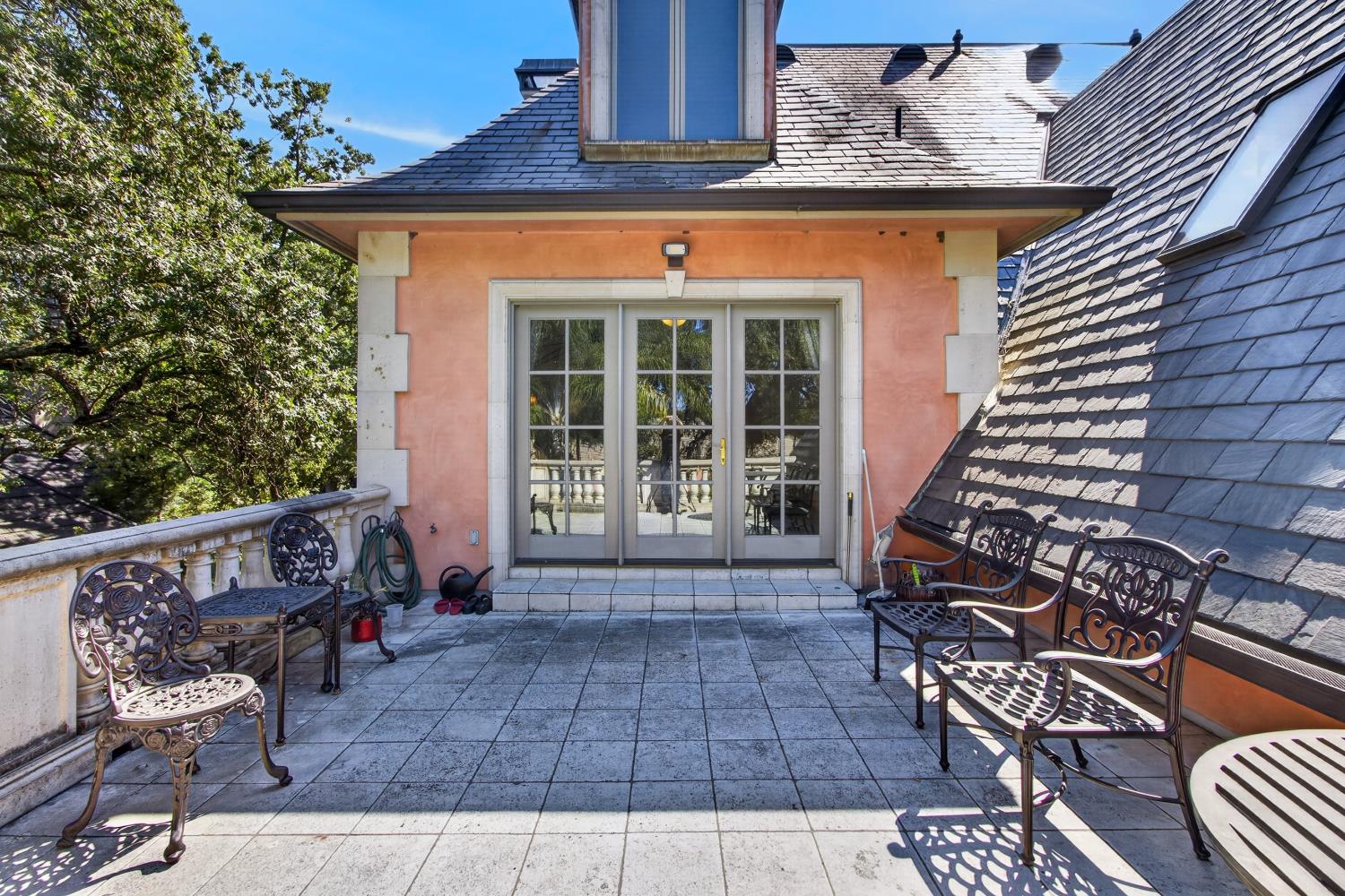5021 JARDIN Lane