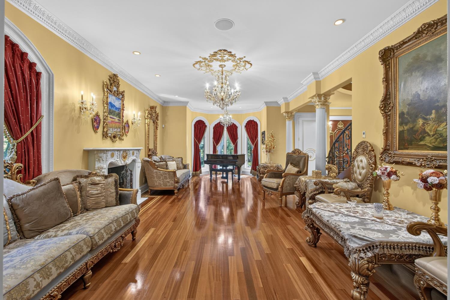 5021 JARDIN Lane
